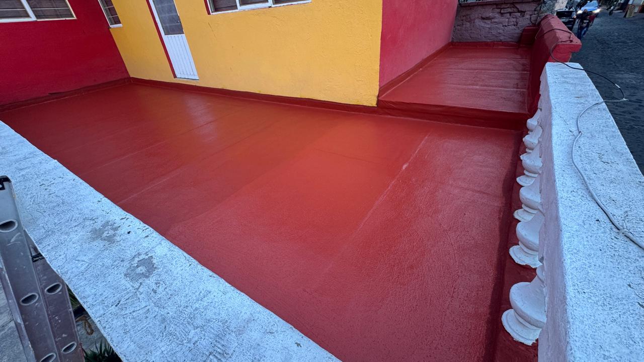 Trabajo de impermeabilización exterior en cubierta